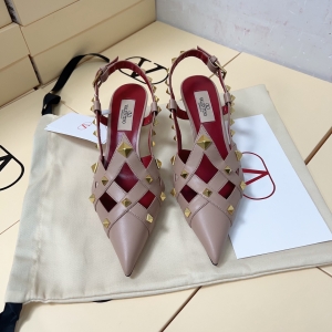 (VALENTINO) Limited Edition Shoes, Crafted with Exquisite Italian Craftsmanship 👑👑💝💝💝