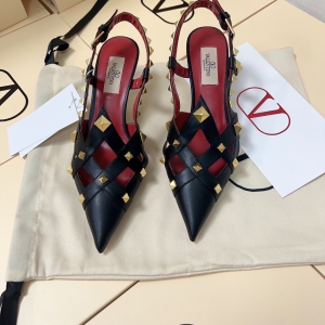 (VALENTINO) Limited Edition Shoes, Crafted with Exquisite Italian Craftsmanship 👑👑💝💝💝