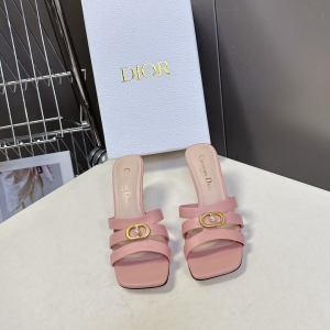 Dior's latest chunky - heeled fashion shoes from the Spring - Summer 2026 runway show