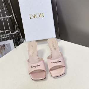Dior's latest chunky - heeled fashion shoes from the Spring - Summer 2026 runway show