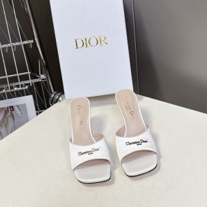 Dior's latest chunky - heeled fashion shoes from the Spring - Summer 2026 runway show