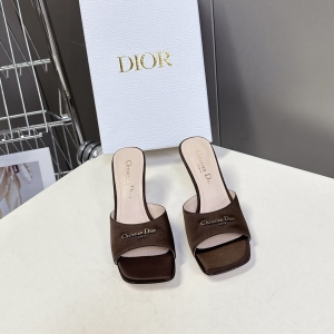 Dior's latest chunky - heeled fashion shoes from the Spring - Summer 2026 runway show