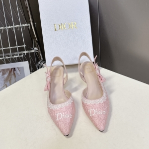 Dior's latest chunky - heeled fashion shoes from the Spring - Summer 2026 runway show