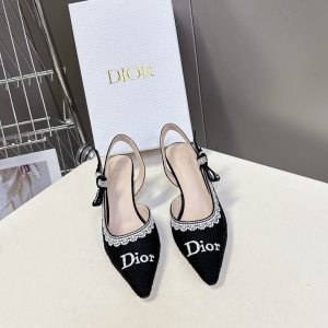 Dior's latest chunky - heeled fashion shoes in the Spring - Summer 2026 runway show