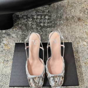 (VALENTINO) Limited Edition Shoes, crafted with exquisite Italian craftsmanship 👑👑💝💝💝