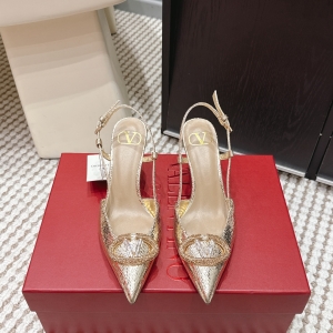 (VALENTINO) Limited Edition Shoes, Crafted with Exquisite Italian Craftsmanship 👑👑💝💝💝