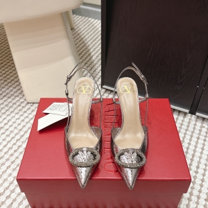 (VALENTINO) Limited Edition Shoes, Crafted with Exquisite Italian Craftsmanship 👑👑💝💝💝