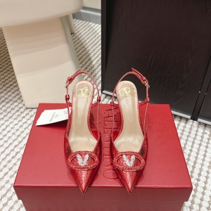 (VALENTINO) Limited Edition Shoes, Crafted with Exquisite Italian Craftsmanship 👑👑💝💝💝