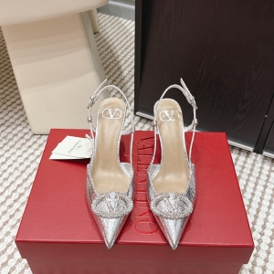 (VALENTINO) Limited Edition Shoes, Crafted with Exquisite Italian Craftsmanship 👑👑💝💝💝