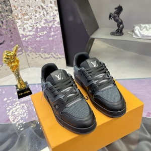 LV Trainer in grey and black