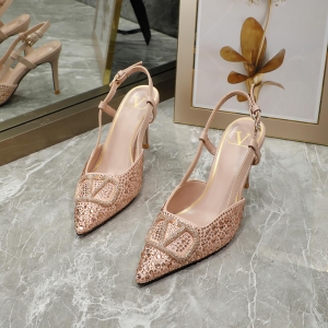 (VALENTINO) Limited Edition Shoes, Crafted with Exquisite Italian Craftsmanship 👑👑💝💝💝