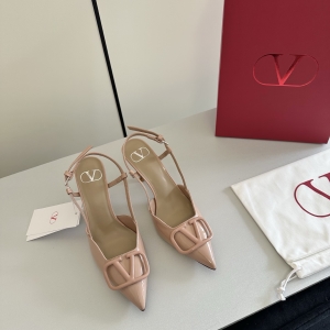 (VALENTINO) Limited Edition Shoes, Crafted with Exquisite Italian Craftsmanship 👑👑💝💝💝