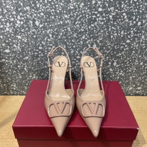 (VALENTINO) Limited Edition Shoes, Crafted with Exquisite Italian Craftsmanship 👑👑💝💝💝