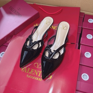 (VALENTINO) Limited Edition Shoes, Crafted with Exquisite Italian Craftsmanship 👑👑💝💝💝