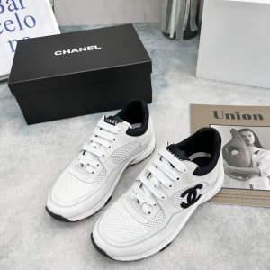 Chanel-style white and black color-blocked breathable casual sneakers