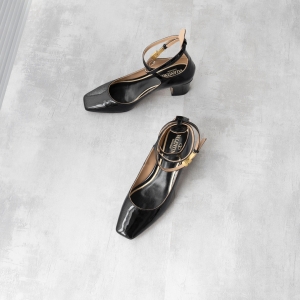 VALENTINO, crafted with the finest Italian craftsmanship 👑👑 Limited edition 💝💝💝