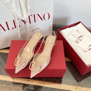 Made with the finest Italian craftsmanship by VALENTINO 👑👑 Limited Edition 💝💝💝