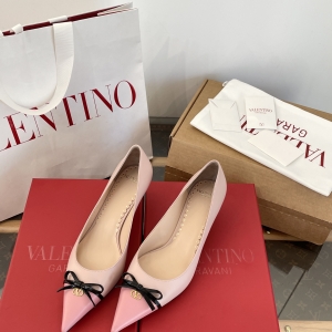 Valentino, crafted with exquisite Italian craftsmanship 👑👑 Limited Edition 💝💝💝
