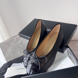 Chanel-style black patent leather and leather bow flats