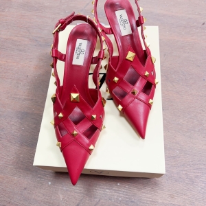 (VALENTINO) Limited Edition Shoes, Crafted with Exquisite Italian Craftsmanship 👑👑💝💝💝