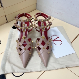 (VALENTINO) Limited Edition Shoes, Crafted with Exquisite Italian Craftsmanship 👑👑💝💝💝