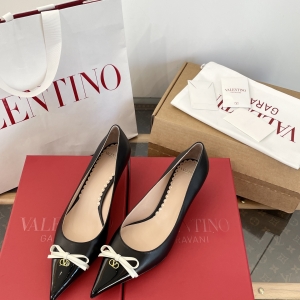 Valentino 2025 Color-Blocked Bow Pointed Toe 4K High Heels!!
