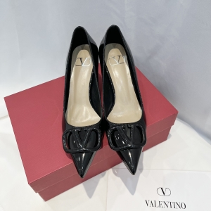 VALENTINO New Patent Leather V-Buck Sandals 👑👑 Best Quality ❤️❤️