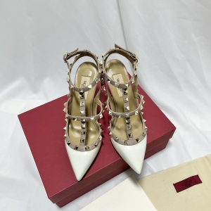 VALENTINO's wildly popular classic studded two-strap high heels 👑👑 Best quality ❤️❤️