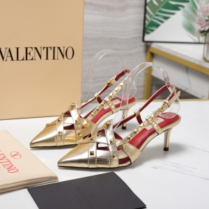 (VALENTINO) Limited Edition Shoes, Crafted with Exquisite Italian Craftsmanship 👑👑💝💝💝