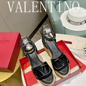 (VALENTINO) Limited Edition Shoes, Crafted with Exquisite Italian Craftsmanship 👑👑💝💝💝