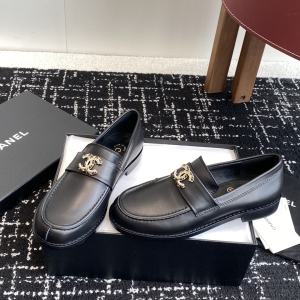 Chanel 25SS New Arrival Loafers with Diamond Buckle - A Must-Have for Spring/Summer!