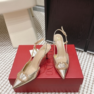 Made with the finest Italian craftsmanship by VALENTINO 👑👑 Limited Edition 💝💝💝