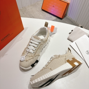 Hermès distressed style "H" element casual sneakers