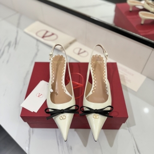 (VALENTINO) Limited Edition Shoes, Crafted with Exquisite Italian Craftsmanship 👑👑💝💝💝