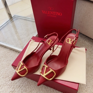 (VALENTINO) Limited Edition Shoes, Crafted with Exquisite Italian Craftsmanship 👑👑💝💝💝