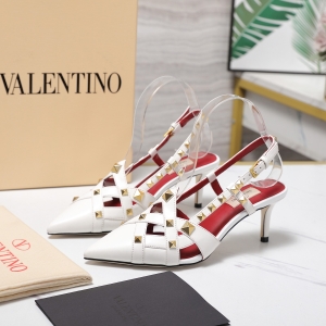(VALENTINO) Limited Edition Shoes, Crafted with Exquisite Italian Craftsmanship 👑👑💝💝💝