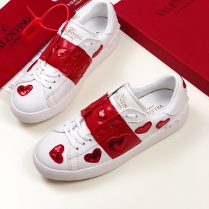 (VALENTINO) Limited Edition Footwear, Crafted with Exquisite Italian Craftsmanship 👑👑💝💝💝