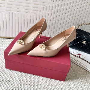 Made with the finest Italian craftsmanship by VALENTINO 👑👑 Limited Edition 💝💝💝