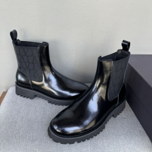 (VALENTINO) Limited Edition Footwear, Crafted with Exquisite Italian Craftsmanship 👑👑💝💝💝