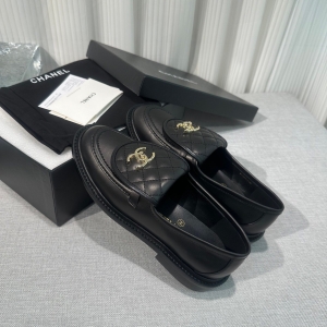 CHANEL's new early spring collection of premium autumn shoes and flats.