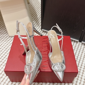 Made with the finest Italian craftsmanship by VALENTINO 👑👑 Limited Edition 💝💝💝