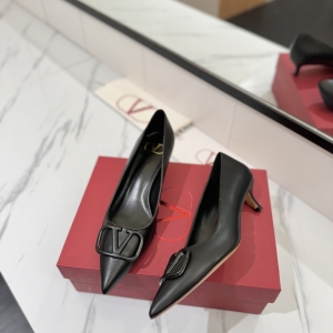 Made with the finest Italian craftsmanship by VALENTINO 👑👑 Limited Edition 💝💝💝