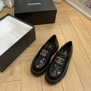Chanel-style black patent leather quilted platform loafers