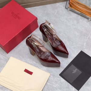 (VALENTINO) Limited Edition Shoes, Crafted with Exquisite Italian Craftsmanship 👑👑💝💝💝