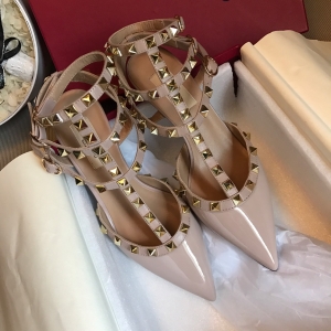 (VALENTINO) Limited Edition Shoes, Crafted with Exquisite Italian Craftsmanship 👑👑💝💝💝