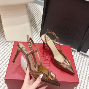 Made with the finest Italian craftsmanship by VALENTINO 👑👑 Limited Edition 💝💝💝