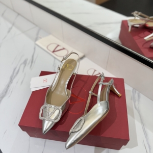 Valentino, crafted with exquisite Italian craftsmanship 👑👑 Limited Edition 💝💝💝