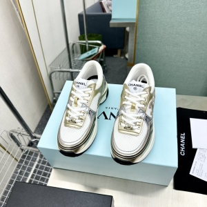 23C Early Spring Resort Collection: Metallic Casual Gold and Silver Horn King