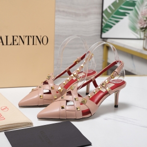 (VALENTINO) Limited Edition Shoes, Crafted with Exquisite Italian Craftsmanship 👑👑💝💝💝