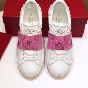 (VALENTINO) Limited Edition Footwear, Crafted with Exquisite Italian Craftsmanship 👑👑💝💝💝